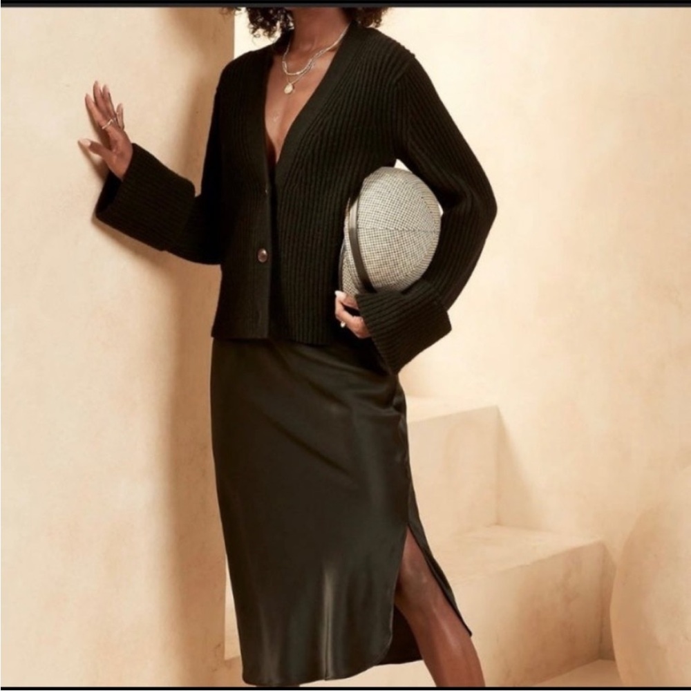 Banana Republic Black cropped Cardigan Size Medium